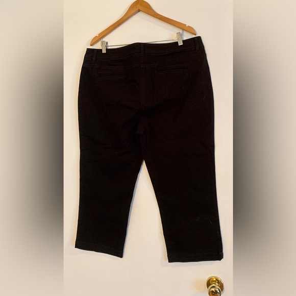 006 JONES NY black denim capris - Picture 2 of 4